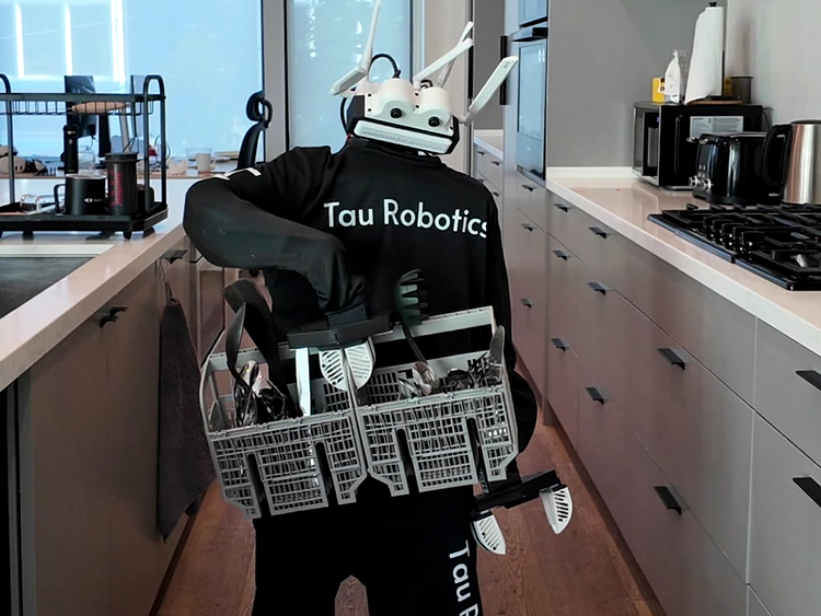 un robot de curatenie intr-o bucatarie