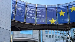 ONG-uri: Giganții tehnologici americani se aliază cu extrema dreaptă europeană pentru a slăbi reglementările UE