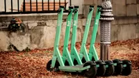 Bucureștiul limitează închirierea trotinetelor electrice la adulți. Operatorii de trotinete electrice riscă amenzi de până la 10.000 de lei și confiscarea vehiculelor