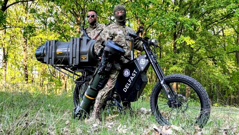 Ucraina: Modul isteț în care militarii se apropie rapid, nedetectați, de blindatele rusești