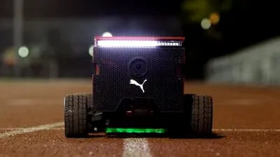 Puma a prezentat un robot care arată ca o cutie de pantofi şi îi ajută pe atleţi să se antreneze