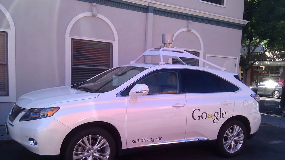 Google angajează pasageri pentru flota de autoturisme fără şofer