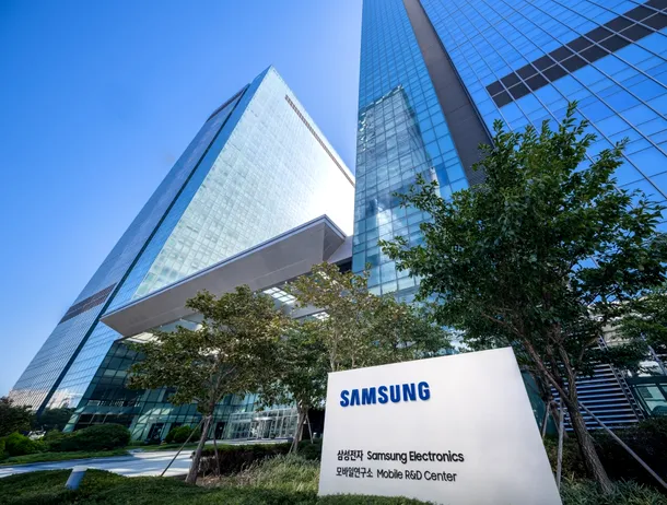 Samsung va furniza și mai multe panouri OLED pentru iPhone 17