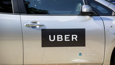 Tariful călătoriei cu Uber, majorat automat dacă comanzi cu bateria telefonului aproape descărcată