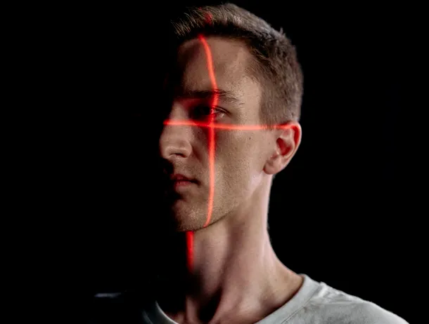 O companie din România care vrea să implementeze un sistem de recunoaștere facială pentru angajați a primit o avertizare de la autorități