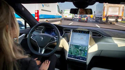 Tesla anunță un pachet Autopilot mai ieftin și upgrade gratuit pentru computerul de bord