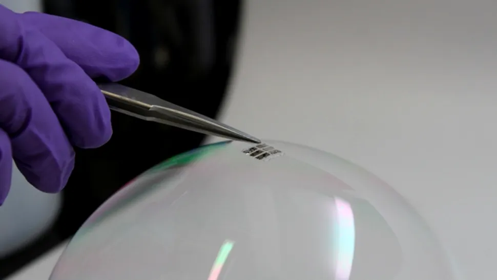Un nou tip de celulă fotovoltaică ultra-uşoară, poate fi aplicată pe orice tip de suprafaţă