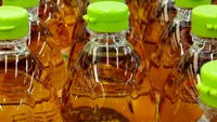 Un ulei frecvent folosit de români poate ascunde urme de pesticide. E periculos pentru consum