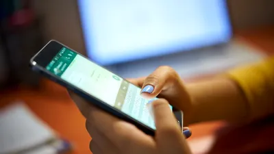 O nouă fraudă pe WhatsApp face victime în România: Cum a pierdut un bucureștean 1.800 de lei