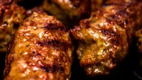 Vrei mici delicioși și suculenți de 1 Mai? Ce trebuie să faci înainte de a-i pune pe grătar