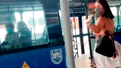 Poliția caută o tânără care a filmat un clip pentru adulți „high tech” în autobuz fără a purta mască de protecție