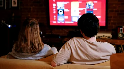 Dă startul Black Friday 2024 cu cel mai ieftin Smart TV de la Flanco