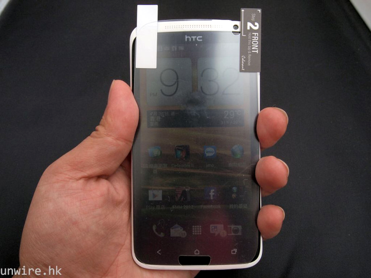 Film de protecţie pentru Samsung Galaxy S III, aplicat pe HTC One X