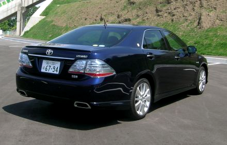 Toyota Crown ar trebui sa fie o masina foarte silentiosa in interior