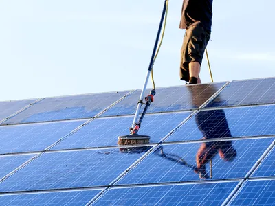 Rețeaua energetică europeană nu reușește să țină pasul cu expansiunea energiei regenerabile. România, printre țările care vor avea cel mai mult de suferit