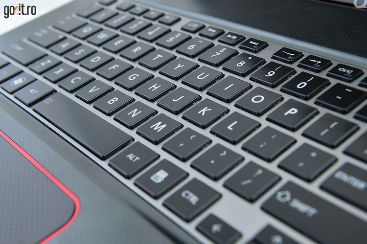 Toshiba Qosmio X870 - tastatura şi touchpad-ul