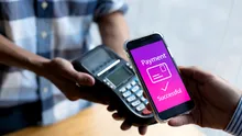 Revolut face modificări – poate închide contul la solicitarea autorităților și poate folosi banii din alt cont