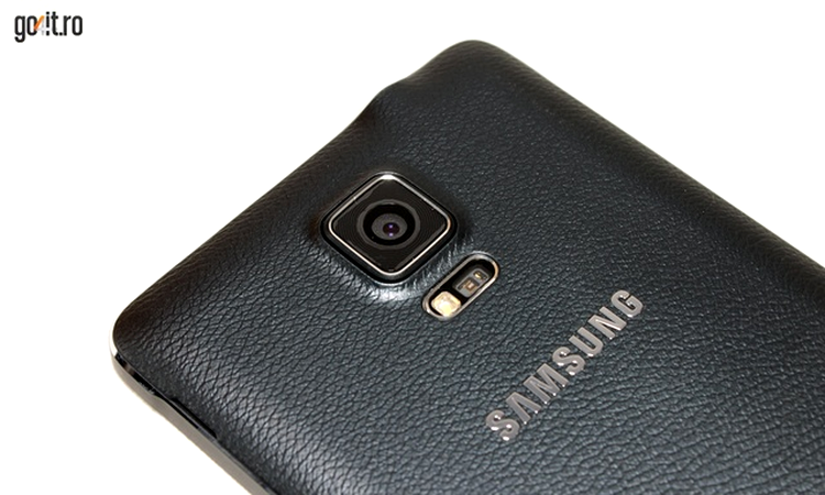 Samsung Galaxy Note 4: senzorul pentru puls, camuflat lângă bliţul camerei foto