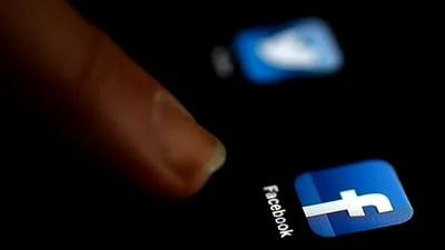 Noi tendinţe printre utilizatorii Facebook - tot mai mulţi accesează reţeaua de pe dispozitive mobile