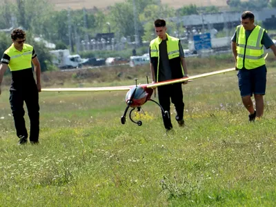 Un startup românesc construiește drone cu aripă fixă de anduranță, rezistente la bruiaj și capabile să zboare fără semnal GPS