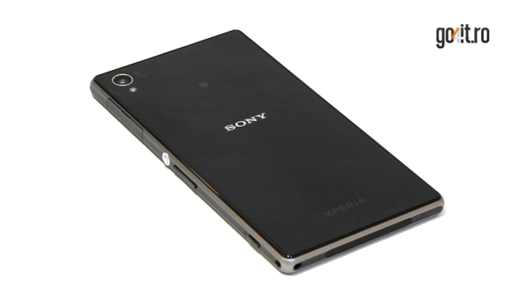 Sony Xperia Z1 - rama telefonului este dintr-o singură bucată