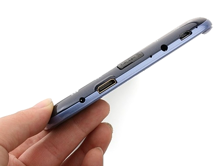Hyundai T7S - iesire mini HDMI şi slot microSD