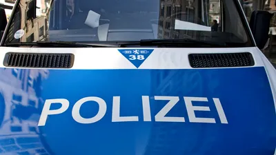 Poliția germană a arestat un stripteuz care avea un pistol de jucărie