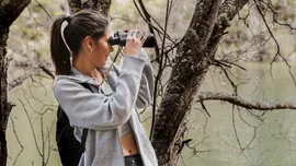 Hobby-ul surprinzător care ar putea încetini îmbătrânirea: Observarea păsărilor este tot mai populară