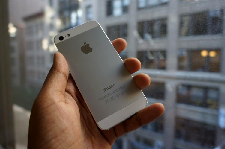 Apple pregăteşte o serie de telefoane iPhone supradimensionate, diferite de top-ul de gamă iPhone 6