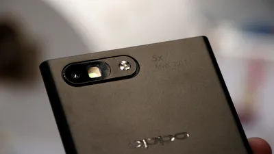 OPPO demonstrează o cameră foto cu zoom optic 5x care încape în carcasa unui smartphone compact