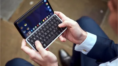 Alternativa la BlackBerry: Astro Slide de la Planet Computers, un nou smartphone cu Android şi tastatură fizică