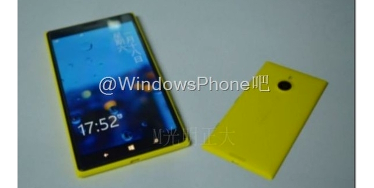 Nokia Lumia 1520 alături de versiunea mini