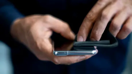 Piața mondială de smartphone-uri a scăzut în T1 2026, conform IDC. Samsung revine pe primul loc