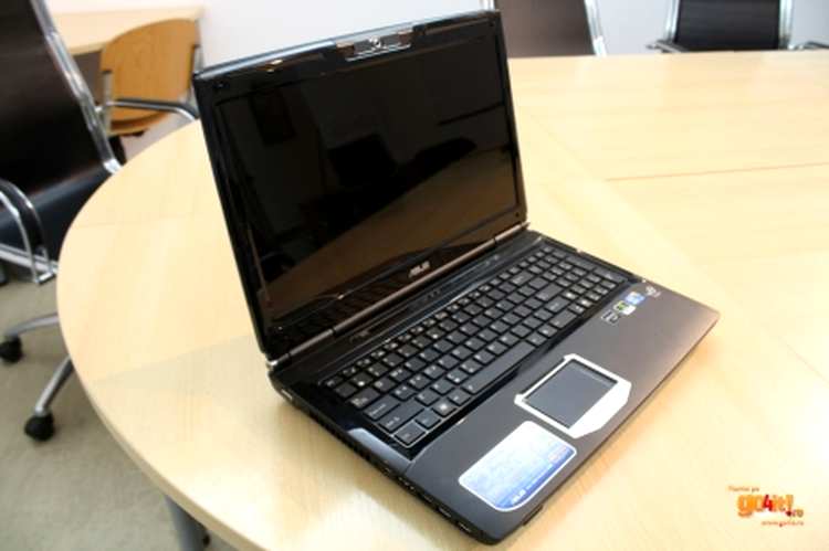 Asus G60 cu ecran de 16