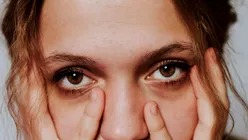 Dincolo de TikTok: ce este „ferritin face” și ce ascund, de fapt, cearcănele și tenul palid