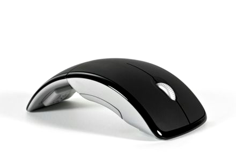 Microsoft Arc Mouse aluneca usor pe aproape orice suprafata