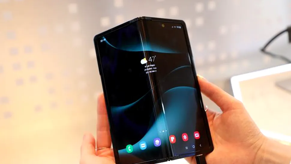 Samsung demonstrează un telefon al cărui ecran se pliază în orice direcție