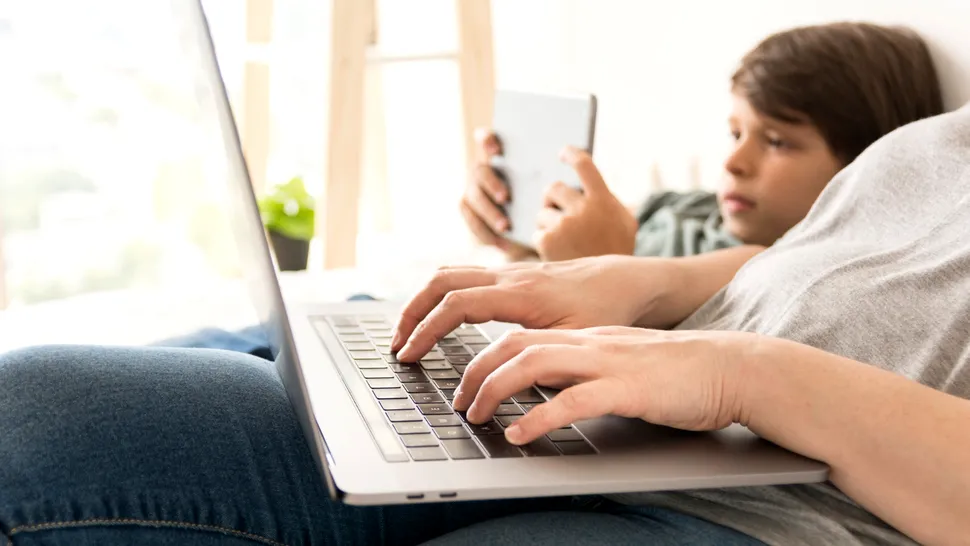 Cele mai dăunătoare activități pentru mediu pe care le fac utilizatorii de internet în 2026
