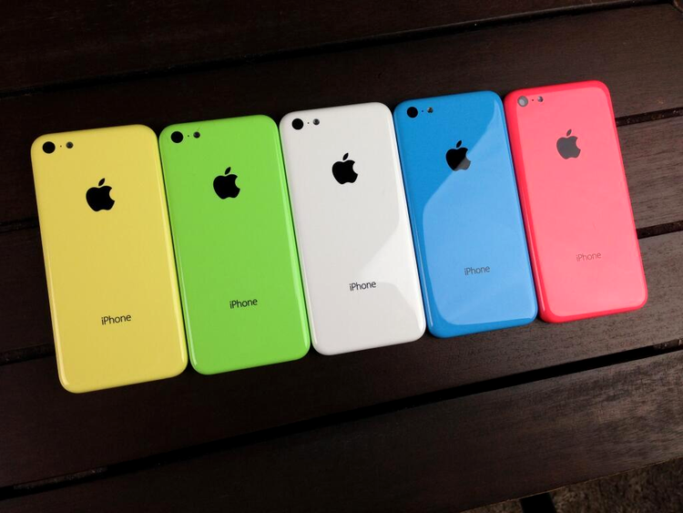 Apple, rămas cu stocuri de milioane exemplare iPhone 5C nevândute