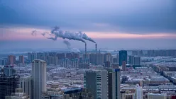 Succesul Chinei împotriva poluării încetinește topirea gheții în Arctica, dar accelerează încălzirea globală