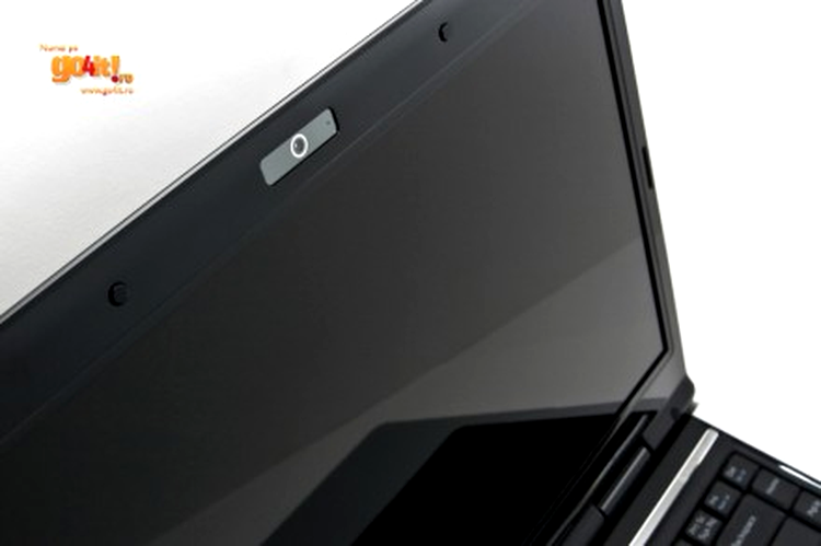Asus F81 - ecranul de tip glare, iluminat cu LED-uri
