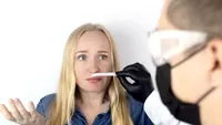 Gripă sau Covid-19? Simptomele pe care să le monitorizați cu atenție, conform medicilor