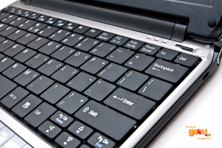 Acer Aspire One 751h - tastele mari, cu un design aparte