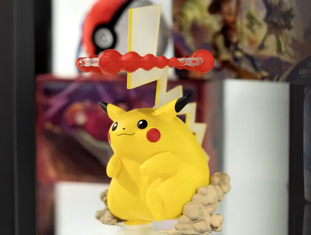 Cartonașele Pokémon revin: Cum a evoluat nostalgia anilor 2000 într-o comunitate offline dedicată tuturor generațiilor