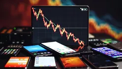 Smartphone – Livrările globale, estimate să scadă cu 12% în 2026