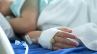 Copil român de 6 ani, lovit de tramvai la Budapesta, transferat în țară în ultima clipă! Iustin a ajuns la București înainte de deconectarea de la aparate