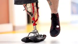 Un fost mecanic de biciclete fabrică proteze de picior din piese de bicicletă