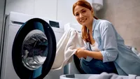 De ce să pui un prosop uscat în uscătorul de rufe? Trucul pe care puține gospodine îl cunosc