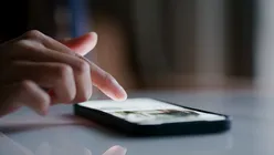 Piața smartphone-urilor s-a schimbat radical în ultimii opt ani. Samsung și Apple au câștigat teren, iar volumul global a scăzut