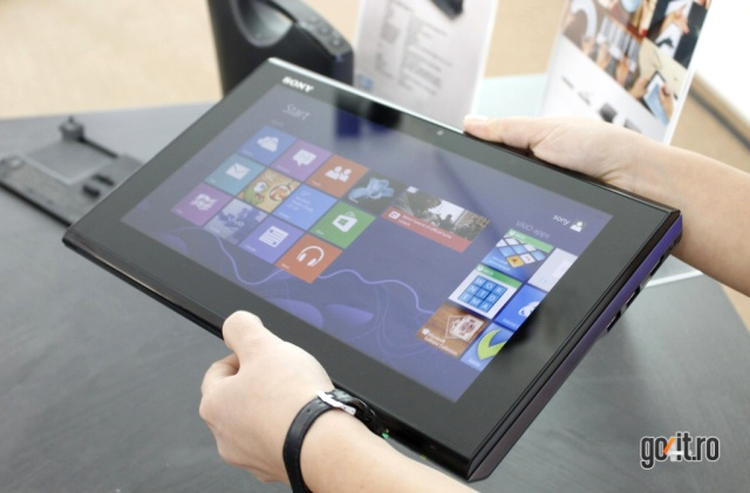 Sony VAIO Duo 11 - tabletă hibridă cu Windows 8